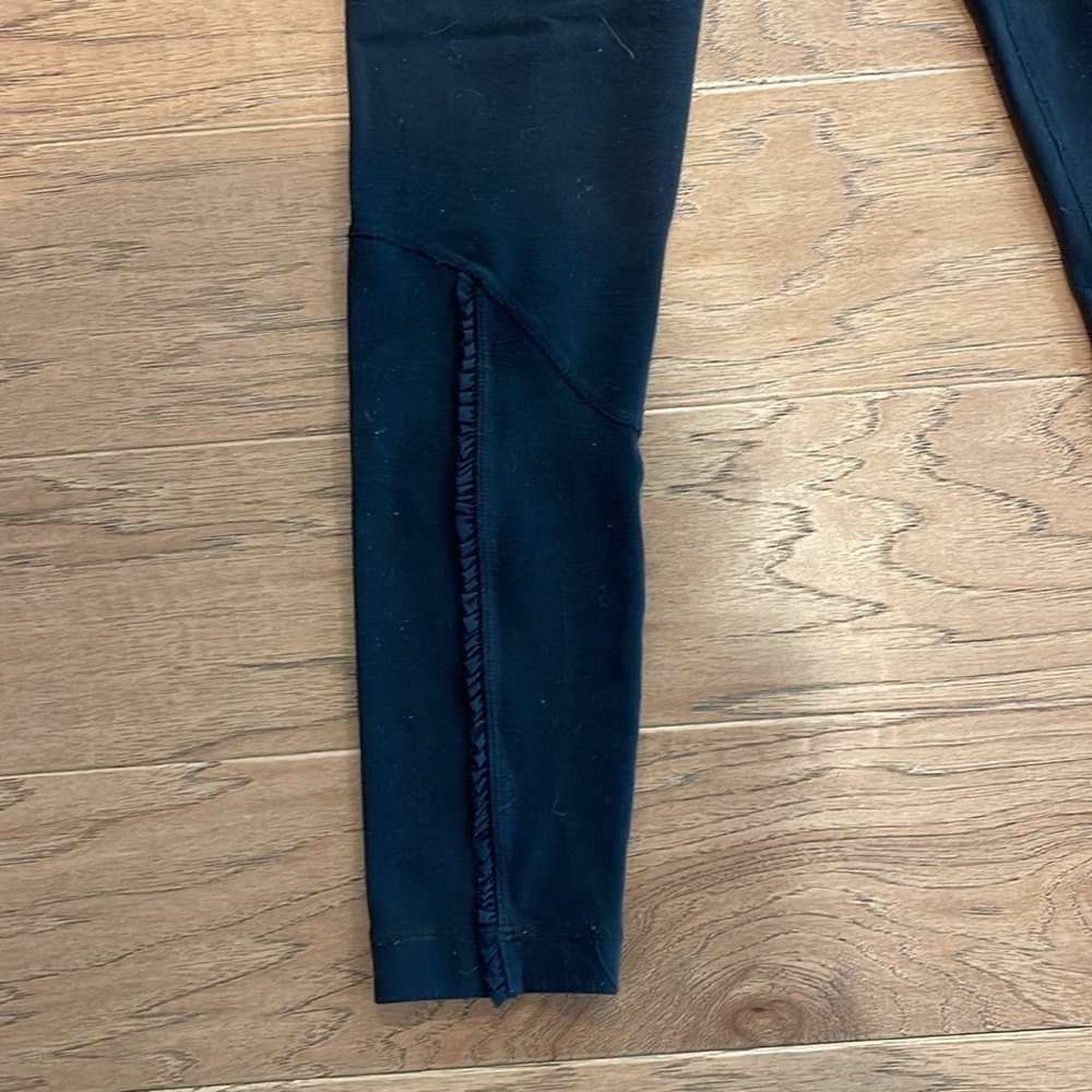 Lululemon Low Rise Black Ruffle Leg Leggings 2 - Picture 3 of 8